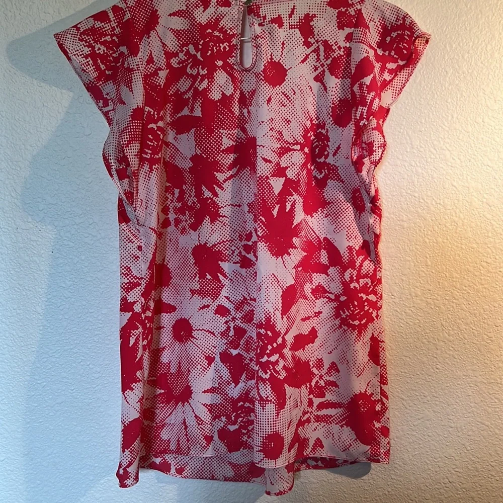 Like new Motherhood Maternity bright pink and white loose cap sleeve blouse - Picture 2 of 6